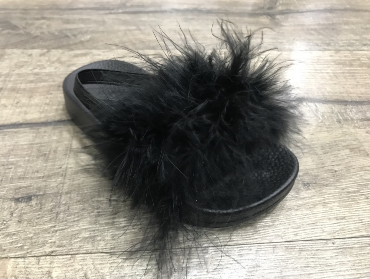 girls fluffy sliders