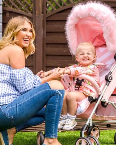 Designed in collaboration with Billie Faiers as part of her “Signature Range”, our trend-setting pink chevron lightweight stroller was created so you and your little can stroll together in style. Stroll, fold, stow, and go. With the My Babiie MB02 Lightweight stroller range, we make it easy for modern parents