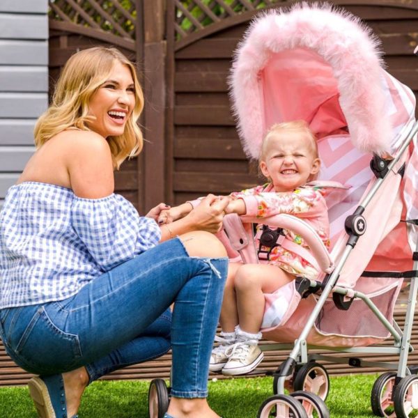 Designed in collaboration with Billie Faiers as part of her “Signature Range”, our trend-setting pink chevron lightweight stroller was created so you and your little can stroll together in style. Stroll, fold, stow, and go. With the My Babiie MB02 Lightweight stroller range, we make it easy for modern parents