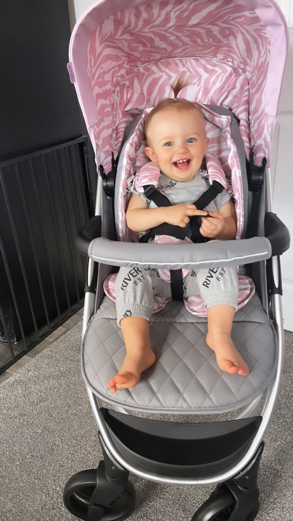 Dani Dyer MB200 Pink & Grey pushchair