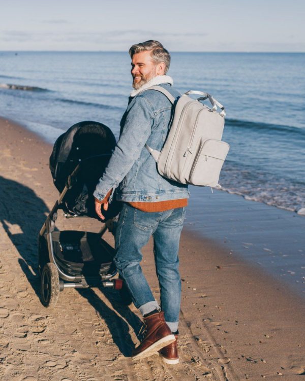 BIZZI GROWIN BABY TRAVEL CRIB CHANGING RUCSAC - VEGAN LEATHER WHISPER GREY - RUCPOD ® - Image 7