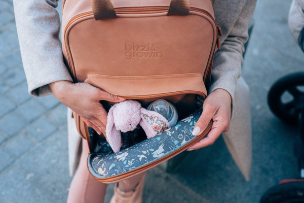 BIZZI GROWIN BABY TRAVEL CRIB CHANGING RUCSAC - VEGAN LEATHER PORCINI - RUCPOD ® - Image 7