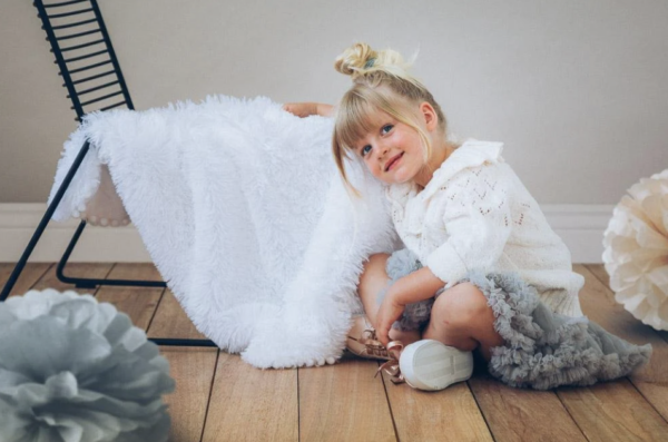 BIZZI GROWIN FLUFFY BABY BLANKET - ICE WHITE - KOOCHICOO - Image 4
