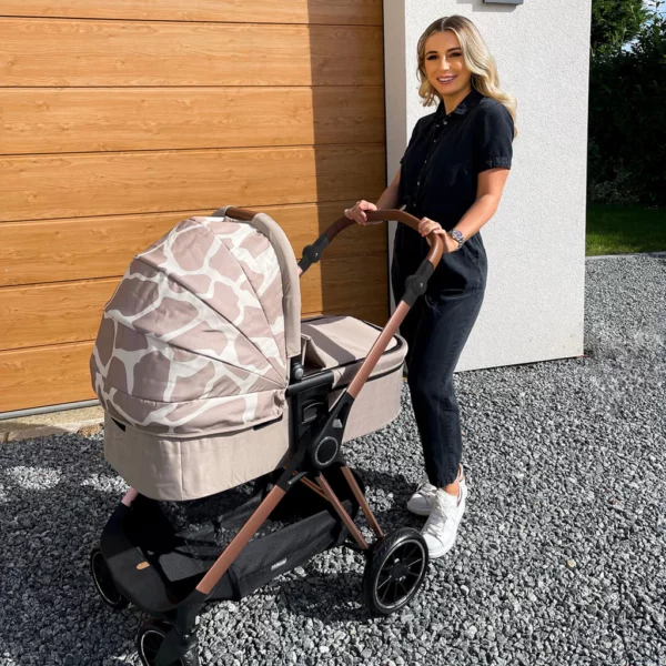 MB250i Dani Dyer Rose Gold Giraffe iSize Travel System - Image 7