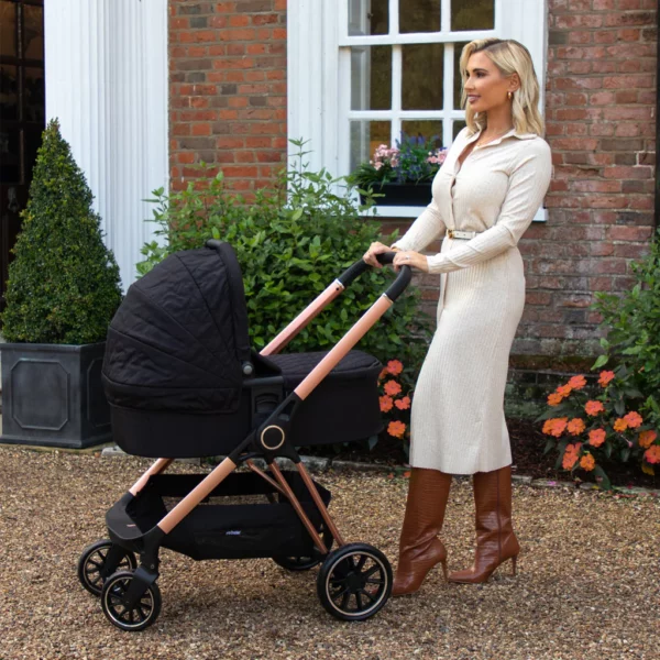 MB250i Billie Faiers Black Quilted iSize Travel System - Image 8