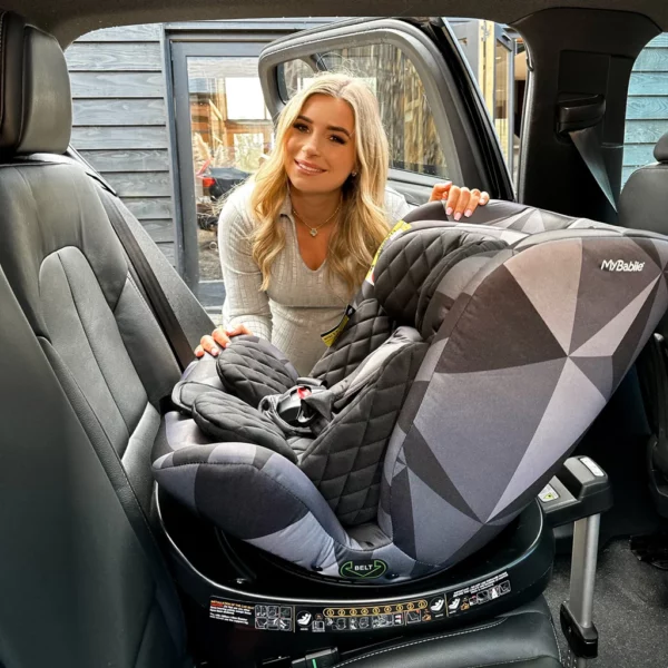 Dani Dyer iSize Black Geo Spin Car Seat (40-150cm) - Image 2