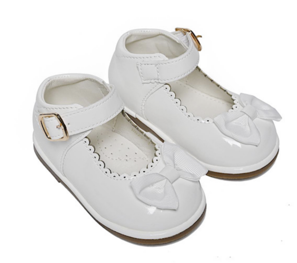 Itty Bitty White Patent Bow Shoes (Infant)