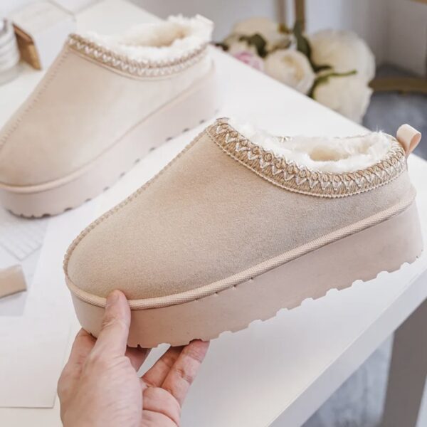 Itty Bitty Women's Cream Taz Clogs