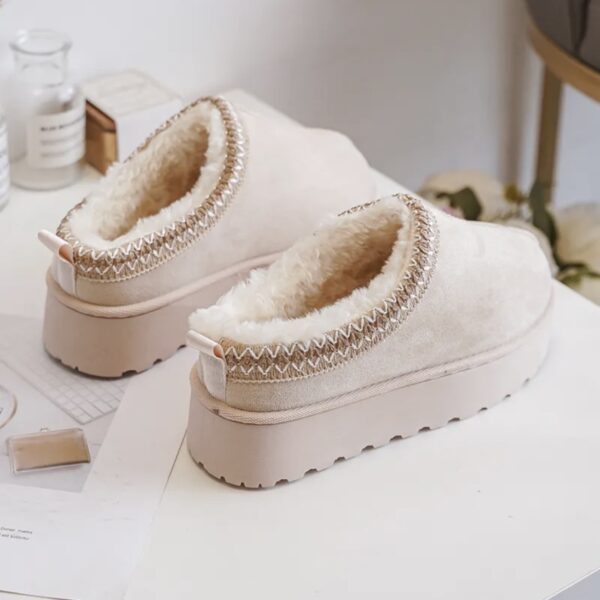 Itty Bitty Women's Cream Taz Clogs - Image 5