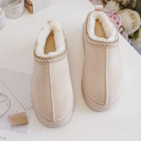 Itty Bitty Women's Cream Taz Clogs - Image 6